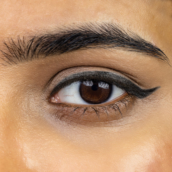 Le Mieux Eye Envy Dual Liner featuring a dual-tipped pencil and liquid liner in a sleek black design.