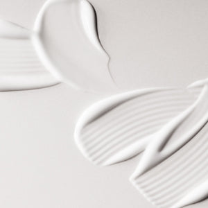 Le Mieux Essence Moisturizer with smooth, lightweight texture in a clear jar, showcasing its hydrating skincare benefits.