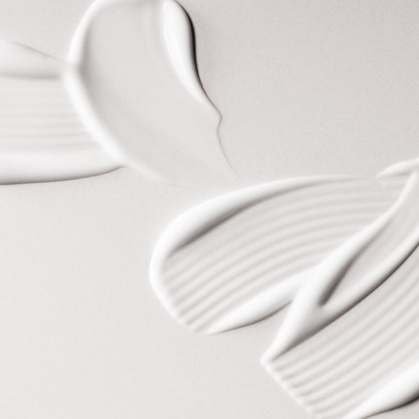 Le Mieux Essence Moisturizer with smooth, lightweight texture in a clear jar, showcasing its hydrating skincare benefits.