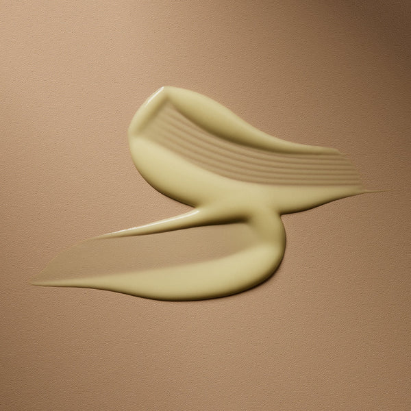 Le Mieux Retinol Serum with smooth, lightweight texture in a clear bottle, featuring a dropper for precise application.